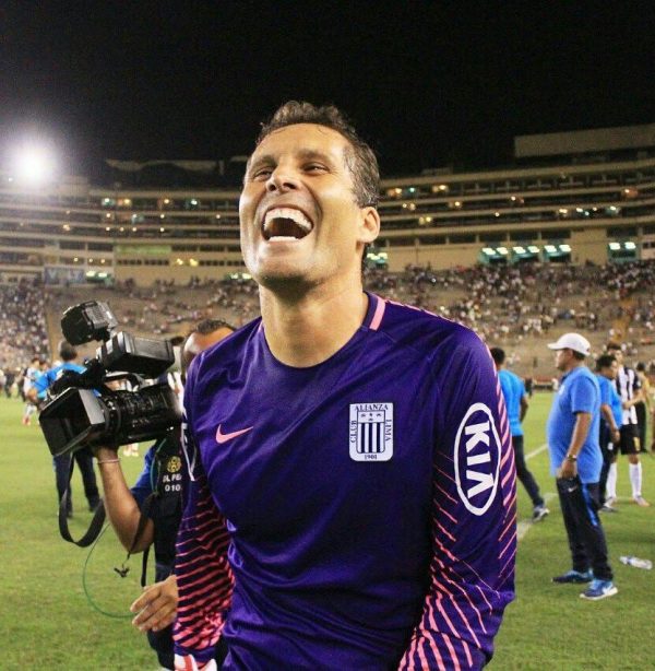 Camiseta de Leao Butrón en Alianza Lima del año 2017