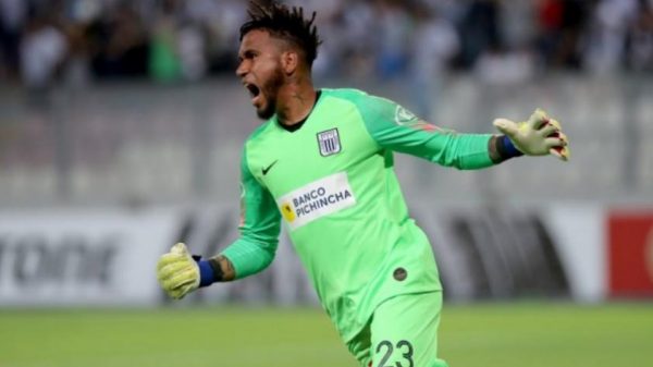 Pedro Gallese con el Short de arquero color verde de Alianza Lima en el año 2019