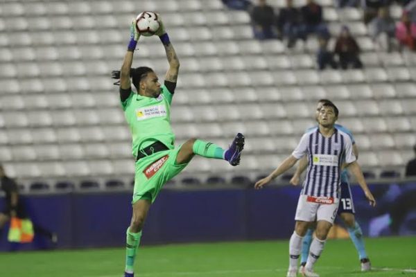 Pedro Gallese con el Short de arquero color verde de Alianza Lima en el año 2019