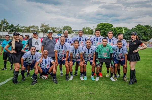 2024 - Camiseta Alianza Lima Clásico de Leyendas - Imagen 10